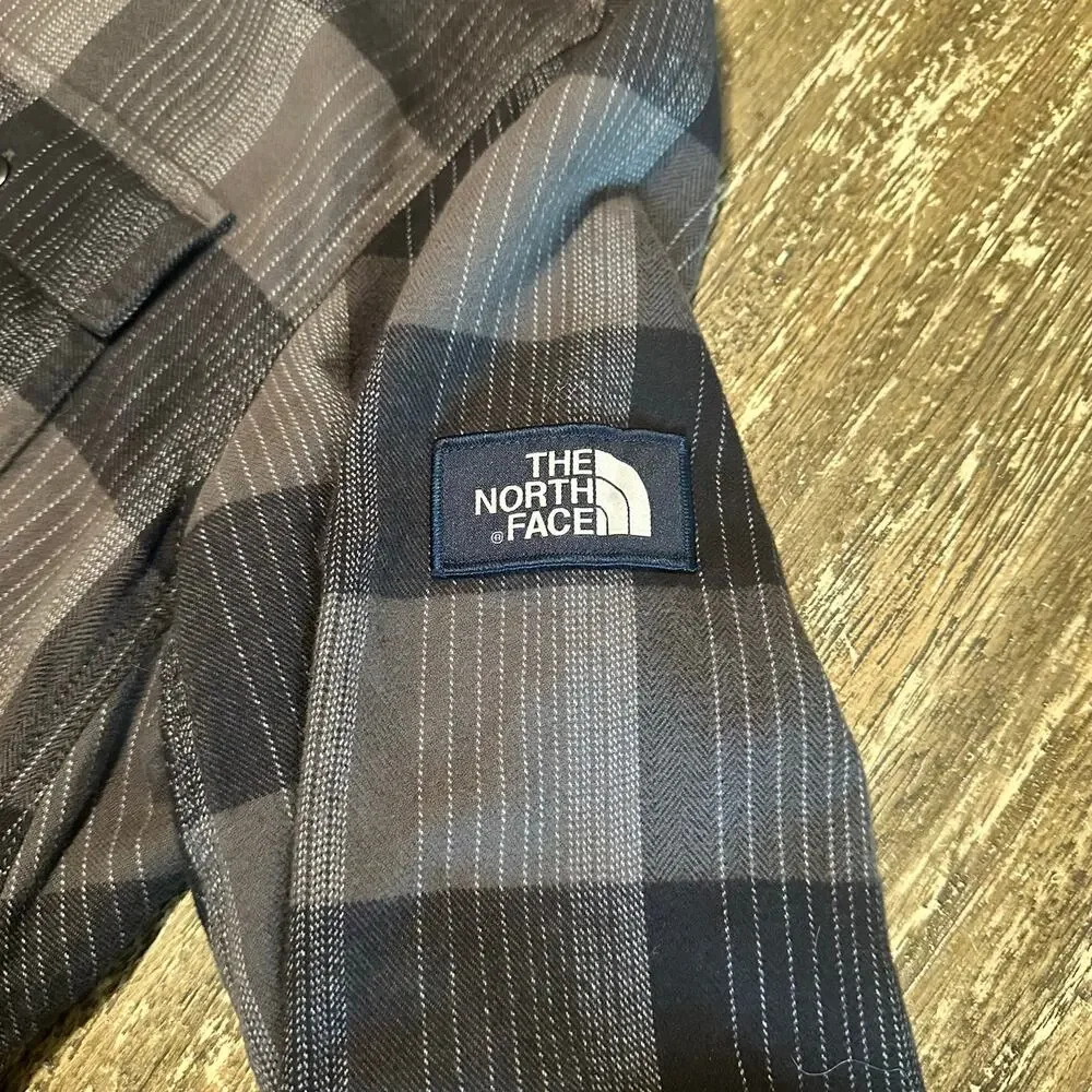 The North Face Long Sleeve Button Down Paid Flannel Shirt Gray Black Mens Size L